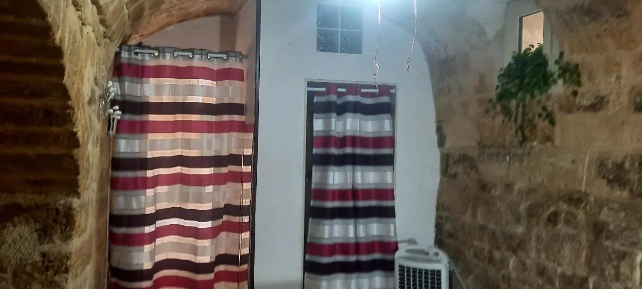 מלון בארי Amalia 2 0*,  איטליה